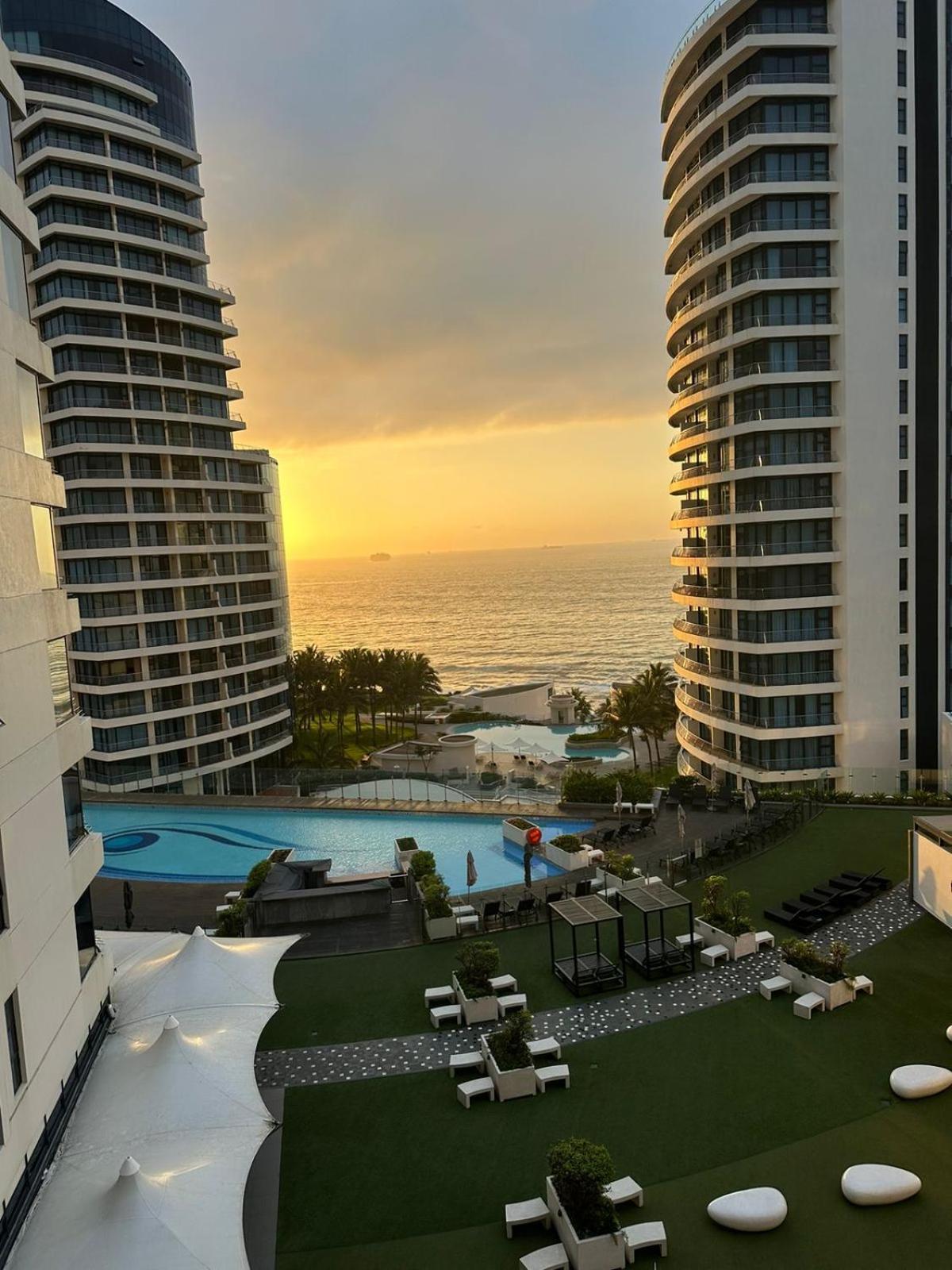 Umhlanga Stunning Sea Facing Apartment Durban Exterior photo